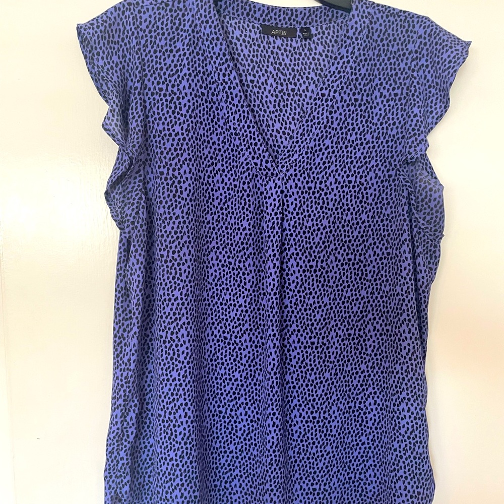 Beautiful Apt 9 cap sleeve shirt size L in a bluish purple color